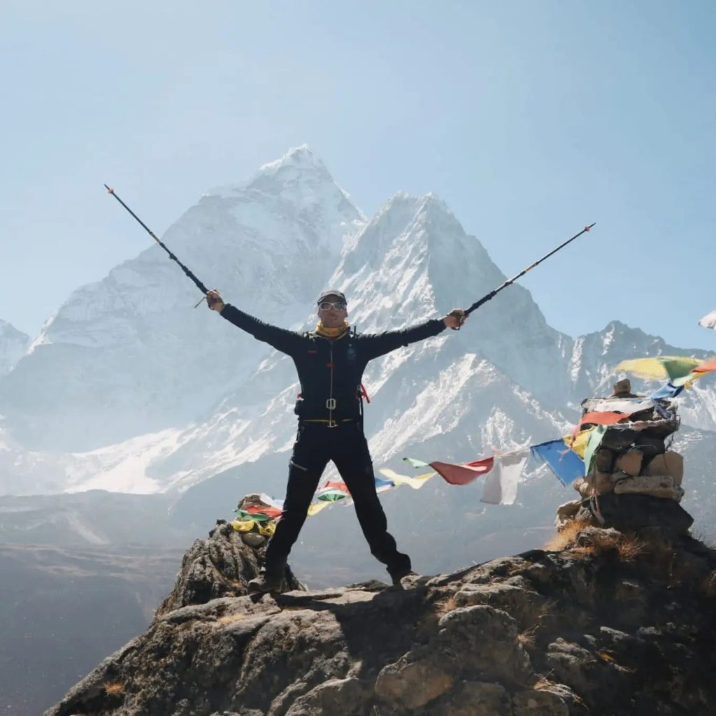 Andrea Lanfri durante il trekking all