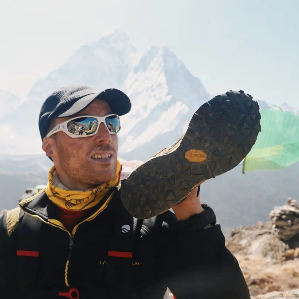 Andrea Lanfri durante il trekking all