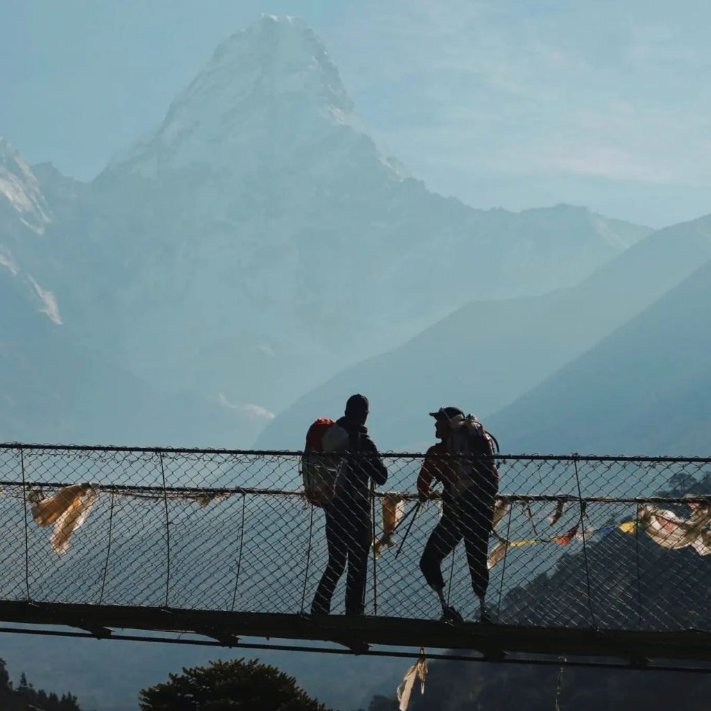 Andrea Lanfri durante il trekking all