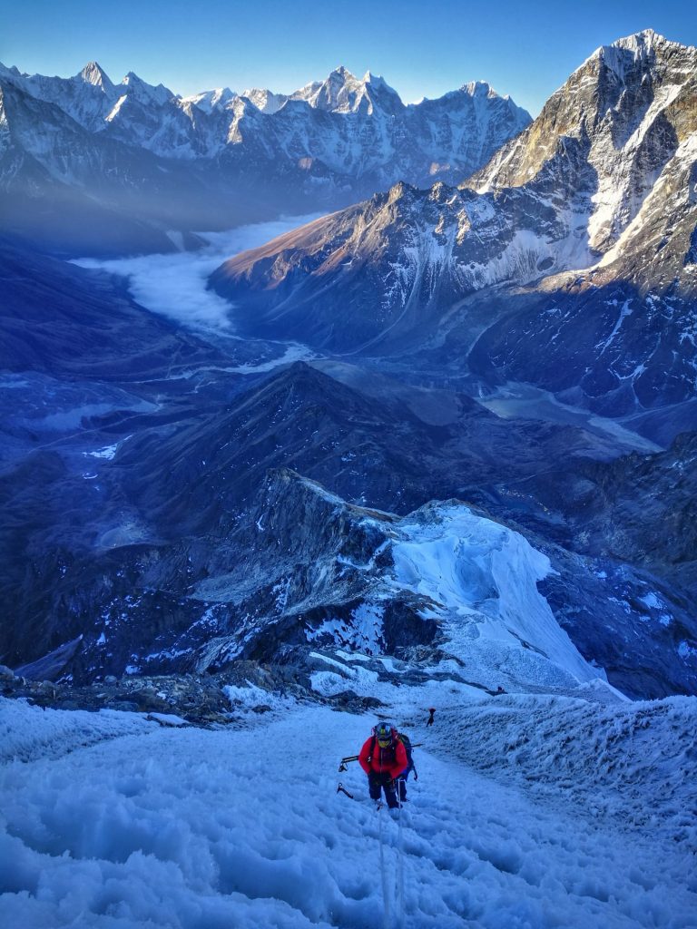 Lanfri e Montanari in acclimatamento sul Lobuche est. Foto Lanfri 