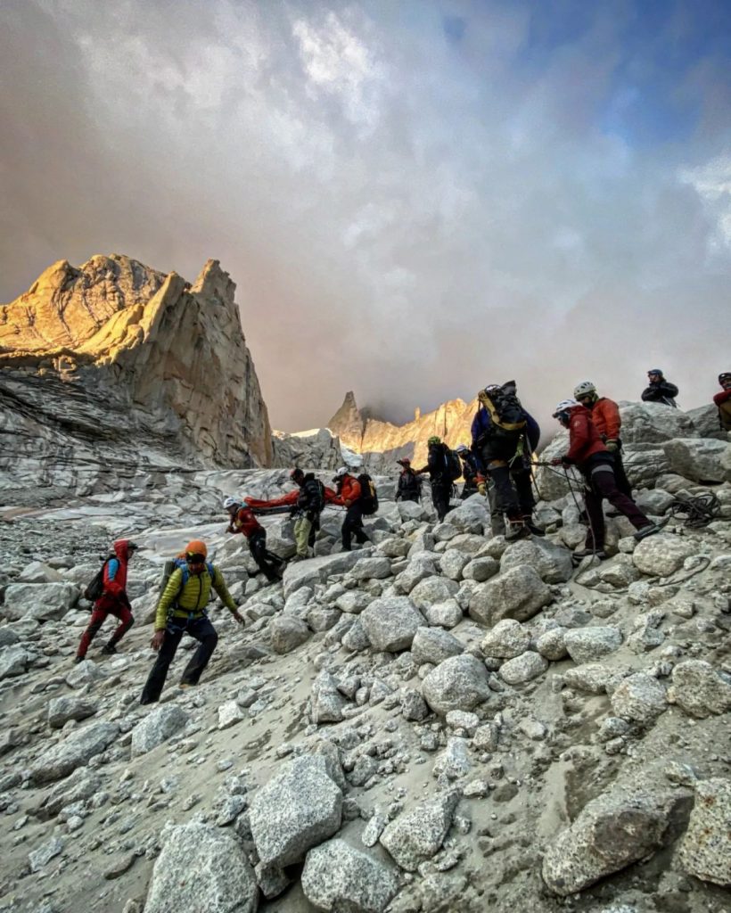 Durante i soccorsi sul Cerro Torre. Foto Facebook Thomas Huber