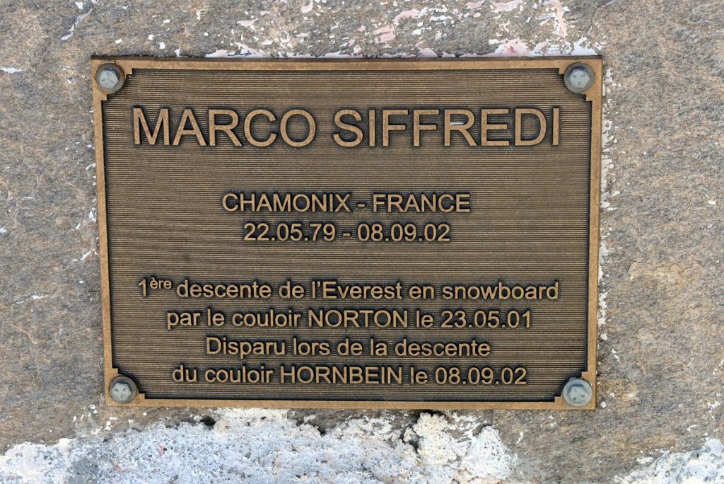 La targa in memoria di Marco Siffredi