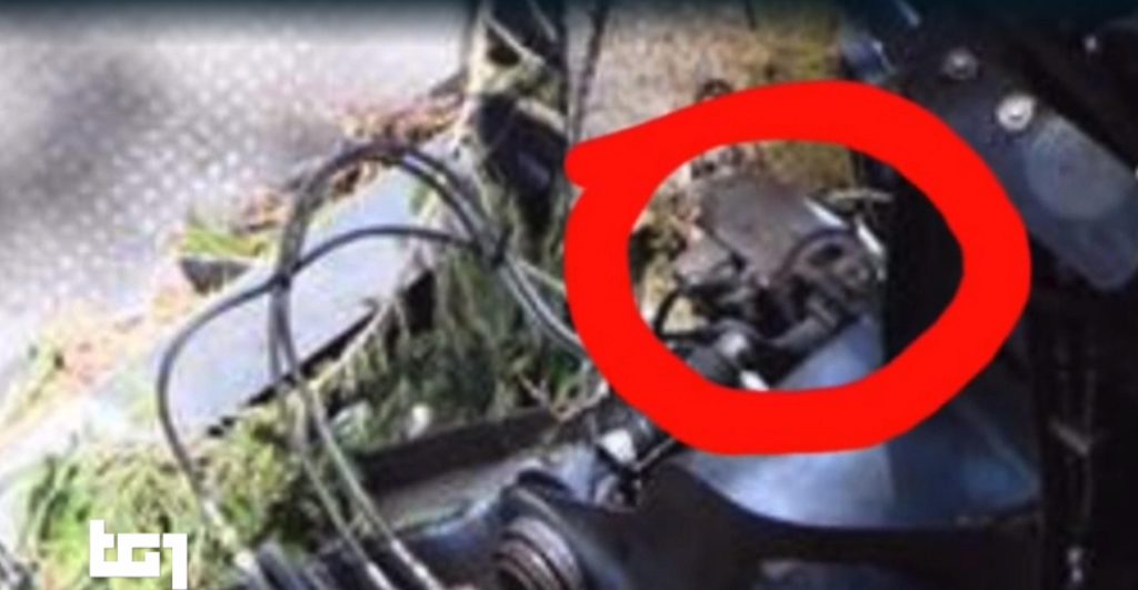 Un fermo immagine tratto dal Tg 1 mostra dei dettagli del punti in cui si è spezzato il cavo della funivia, 28 maggio 2021.ANSA/RAI TG1