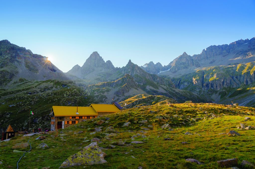 Il rifugio Pontese (2200 m). Foto Francesco Sisti/ClickAlps