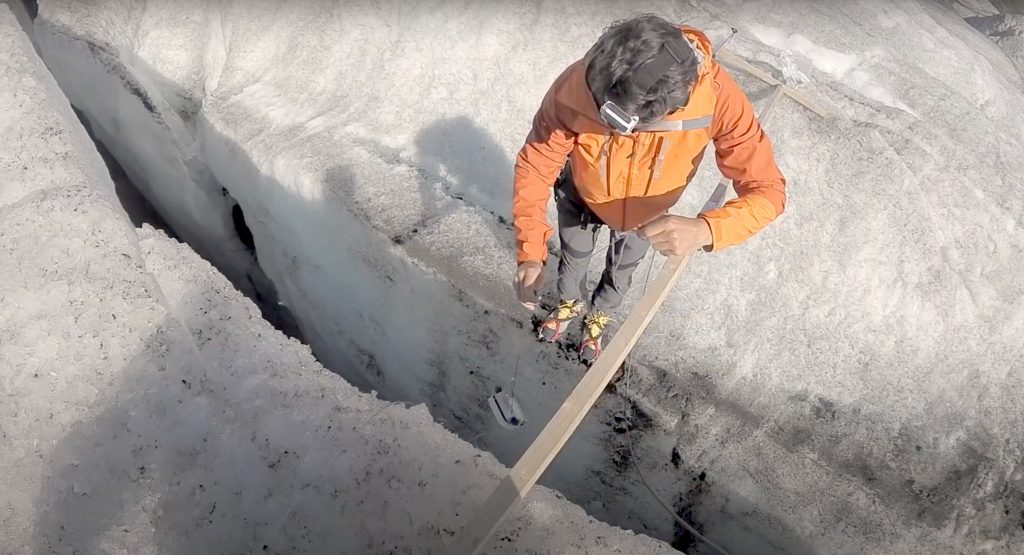 Inserimento dei registratori in crepaccio