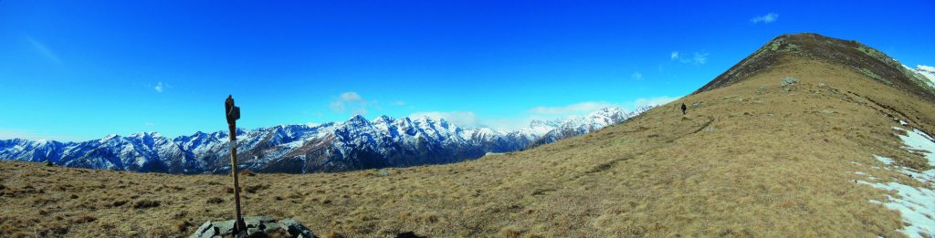 Il panorama dalla cima del Monte Arrola. Foto F. Mangione.