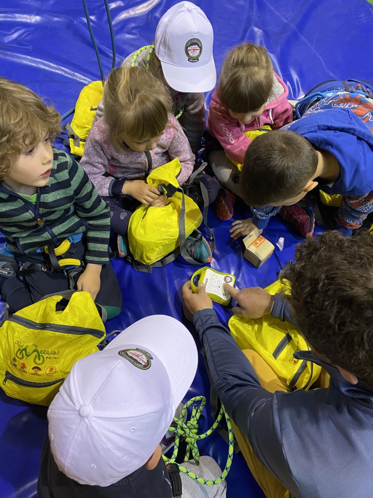 Piccole Guide Crescono, prima giornata di presentazione del programma ai "Pulcini" di Alagna. Foto Guide Alpine Alagna Valsesia