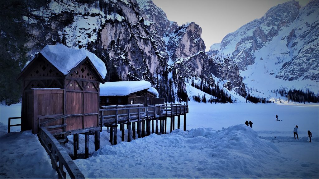 Lago di Braies ghiacciato - Foto Pixabay @Sarch