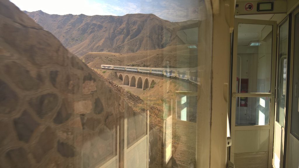 Foto Unsplash @Mahdi Shakhesi