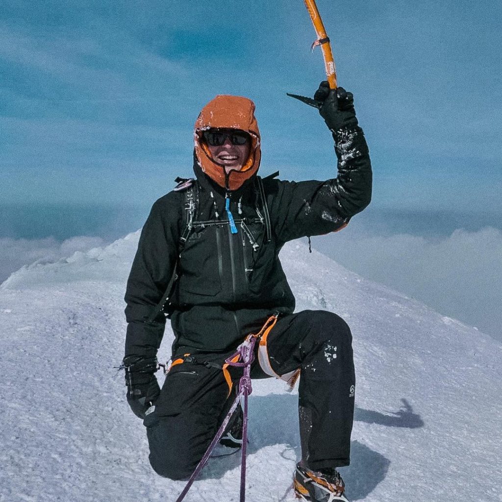 In cima al Monte Bianco con Hervé Barmasse. Foto Instagram Klaus