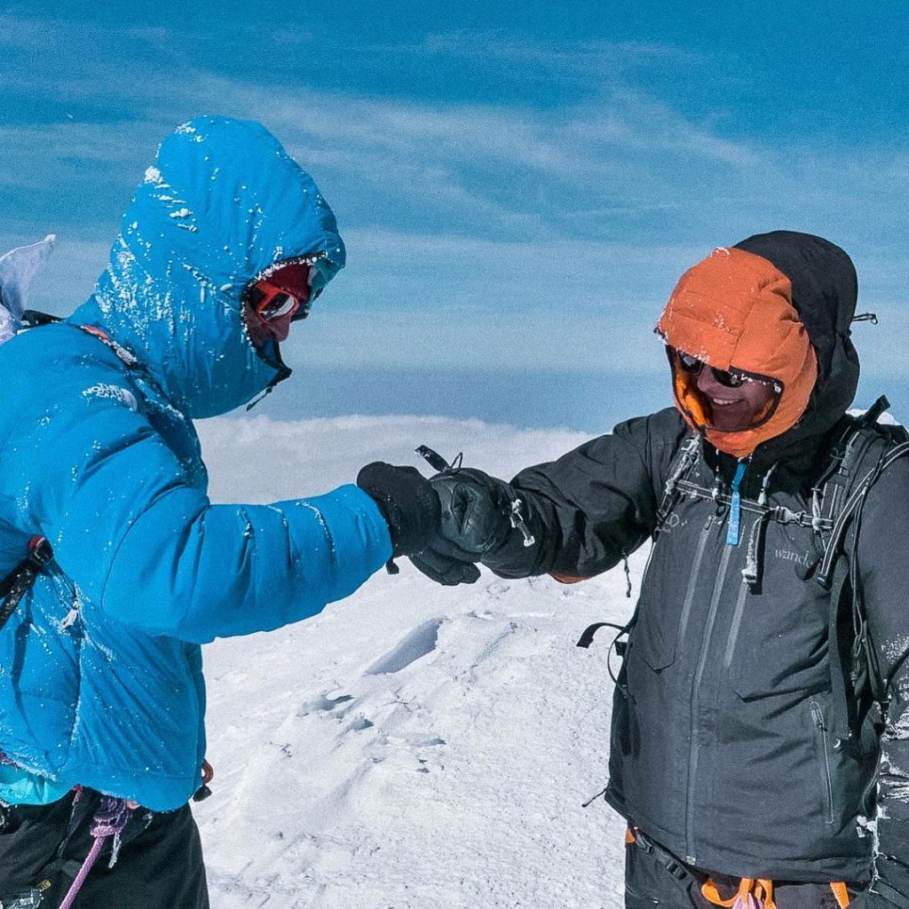 In cima al Monte Bianco con Hervé Barmasse. Foto Instagram Klaus
