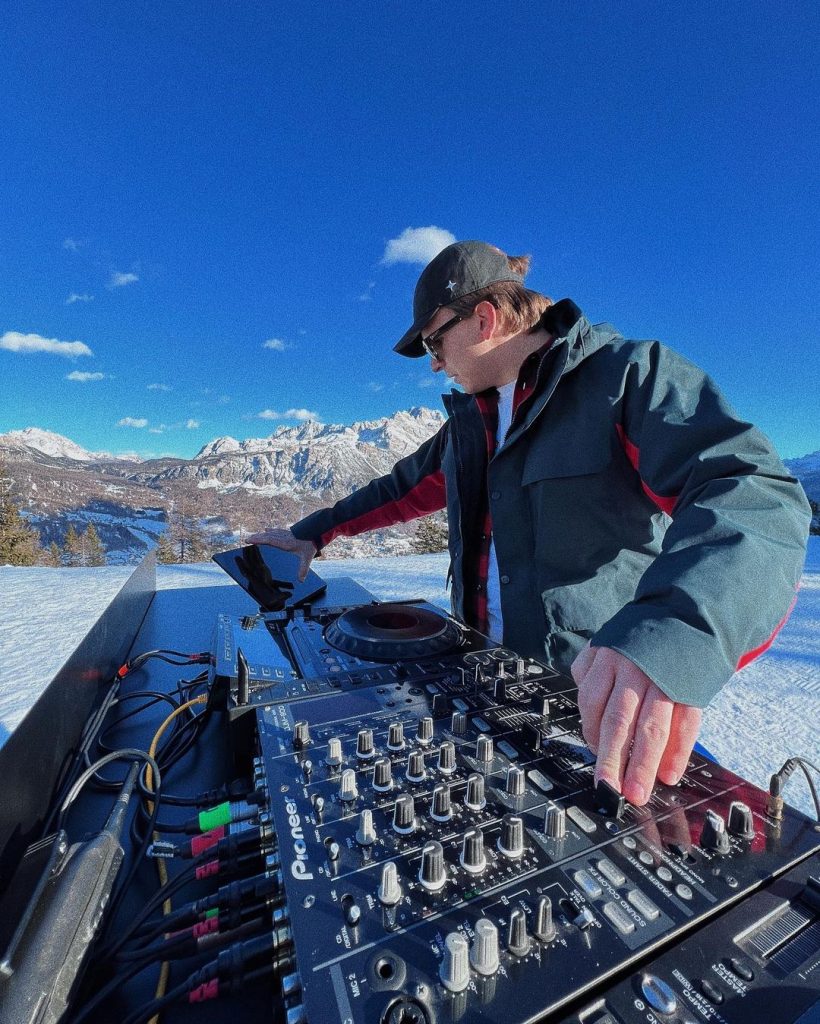 DJ set. Foto archivio Klaus