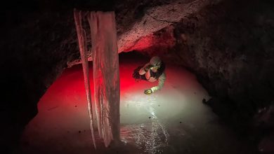 Photo of Viaggio nel mondo sotterraneo dell’Etna, tra grotte effimere dal cuore di ghiaccio