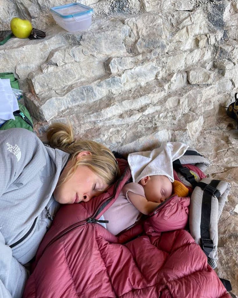 Sanni e June in falesia - Foto FB Alex Honnold