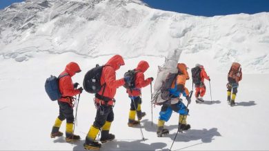 Photo of In vetta all’Everest il team cinese con la stazione meteo più alta al mondo