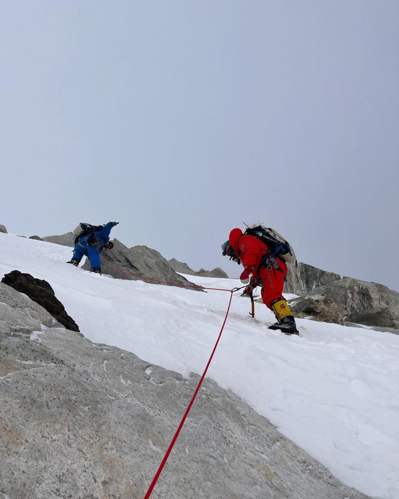 Fase salita Makalu. Foto Adrian Ballinger