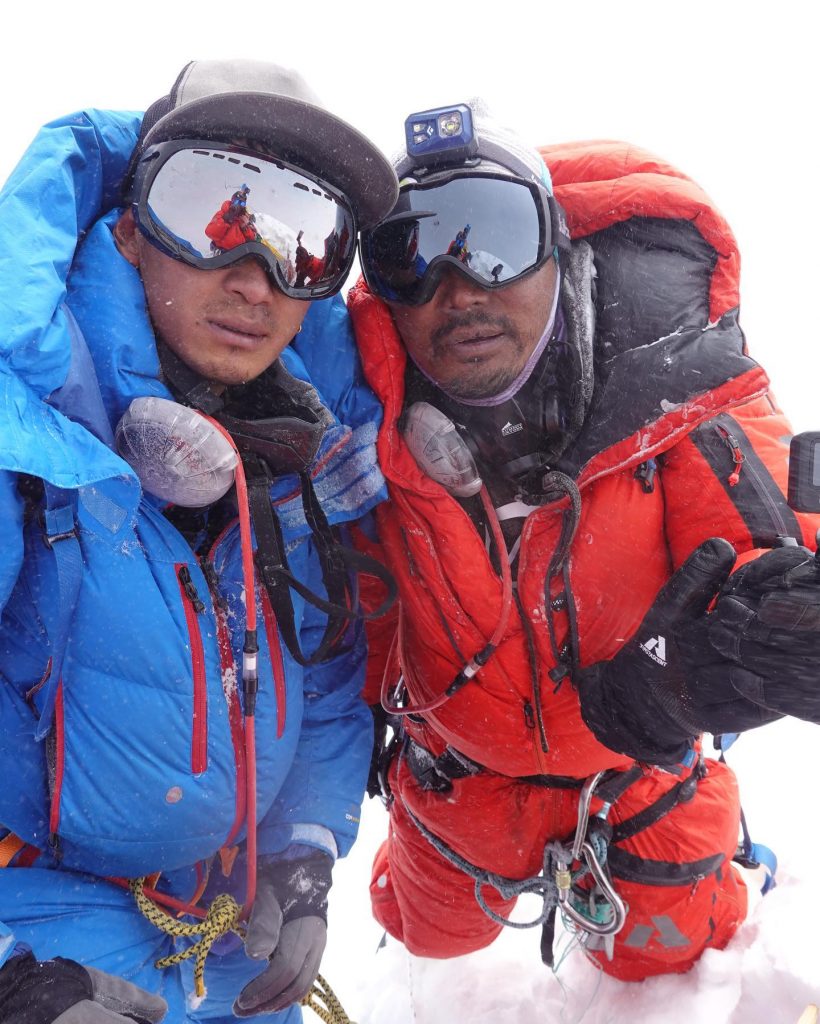 Fase salita Makalu. Dorji Sonam Sherpa e Pasang Sona Sherpa. Foto Adrian Ballinger