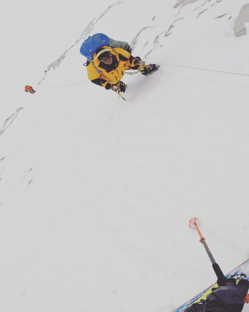 Fase discesa con gli sci Makalu. Foto Adrian Ballinger