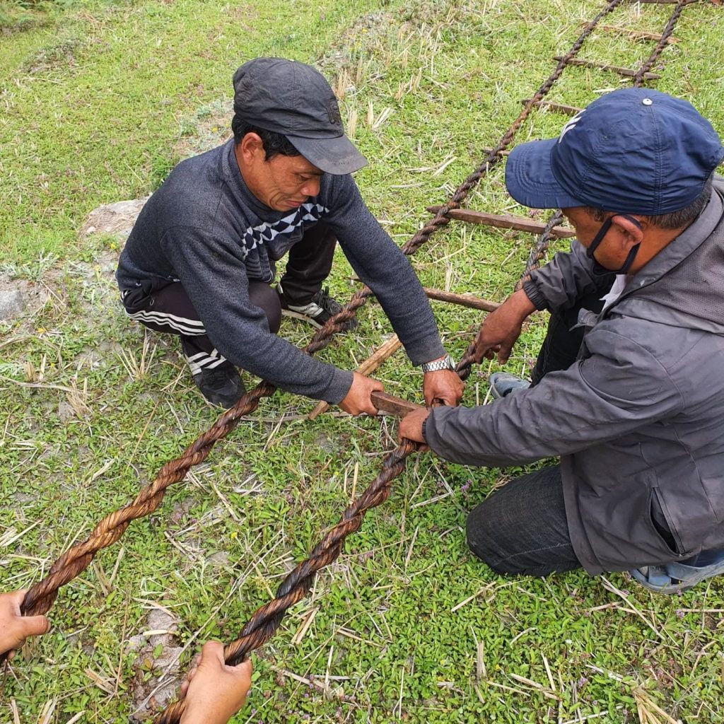 Scalette per gli honey hunters - Foto FB Mad Honey Nepal