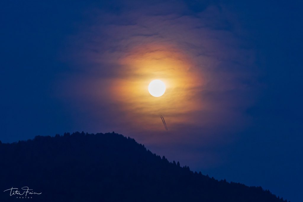 Luna piena sulla foresta del Cansiglio  - Foto Tita Lorenza  Fain