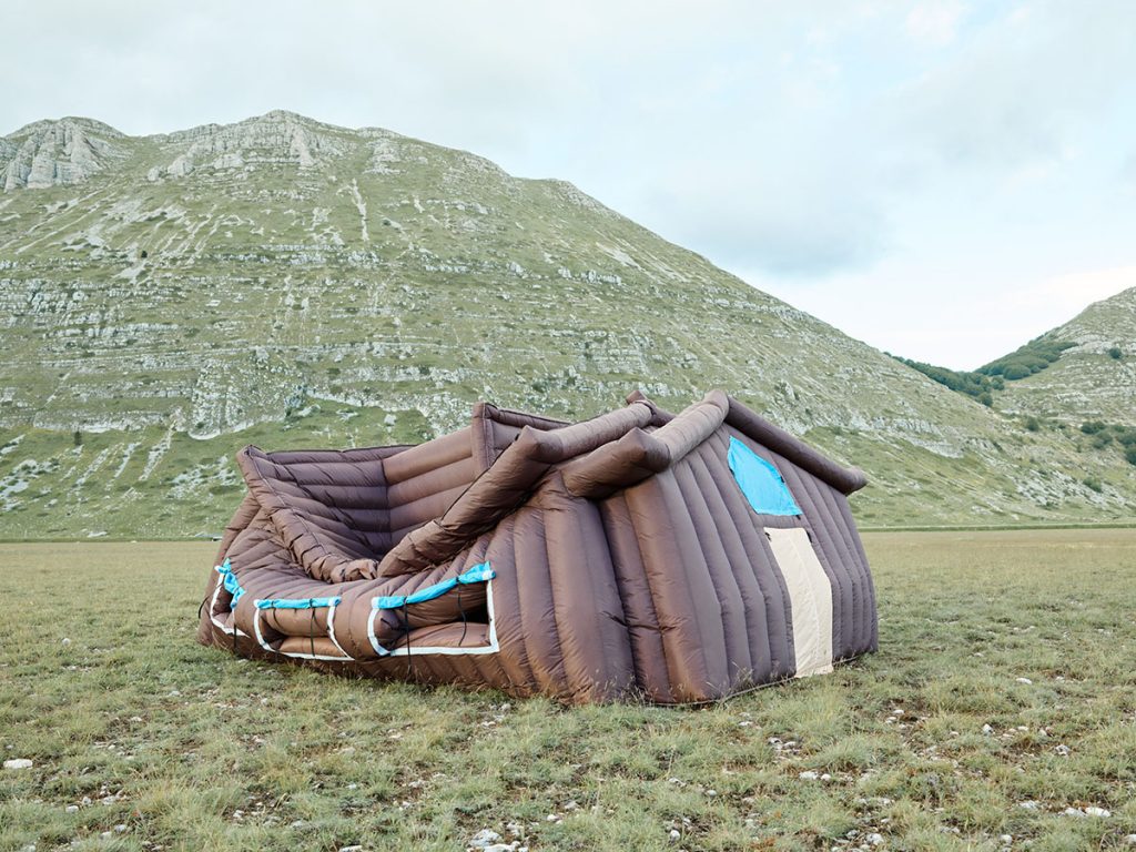 Stefano Cerio, Aquila, 2020. Video, 5