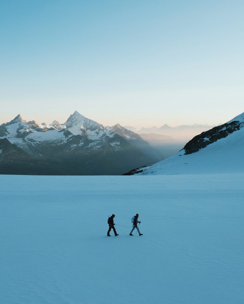 Hervé e Klaus in cordata sul ghiacciaio. Foto archivio Klaus