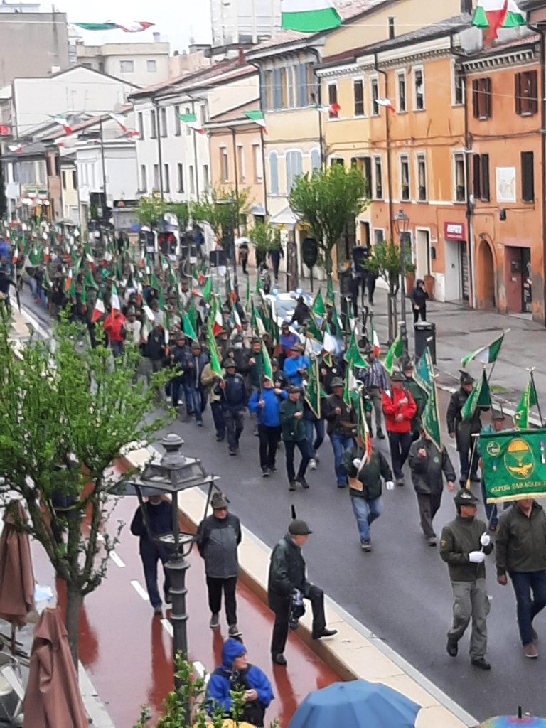 Adunata alpini di Rimini. Foto ANSA/GIANLUCA ANGELINI