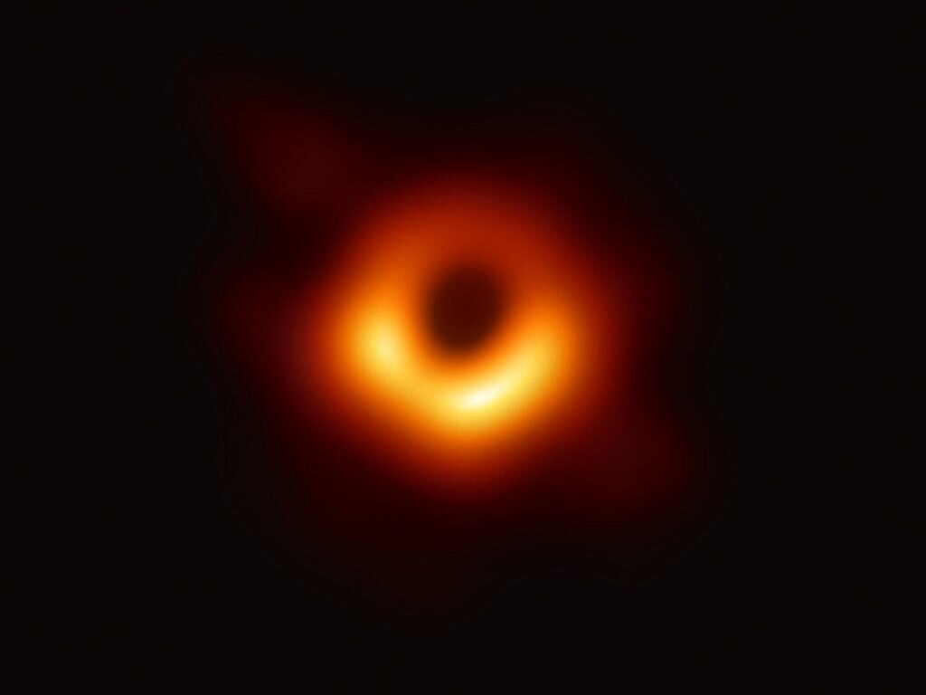 La prima foto di un buco nero, M87* - Foto  ANSA/IN COLLABORAZIONE CON EHT