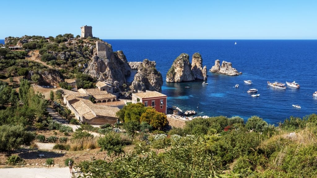 Il periplo della Sicilia in bici - Scopello La tonnara e i faraglioni- Foto Marco Crupi