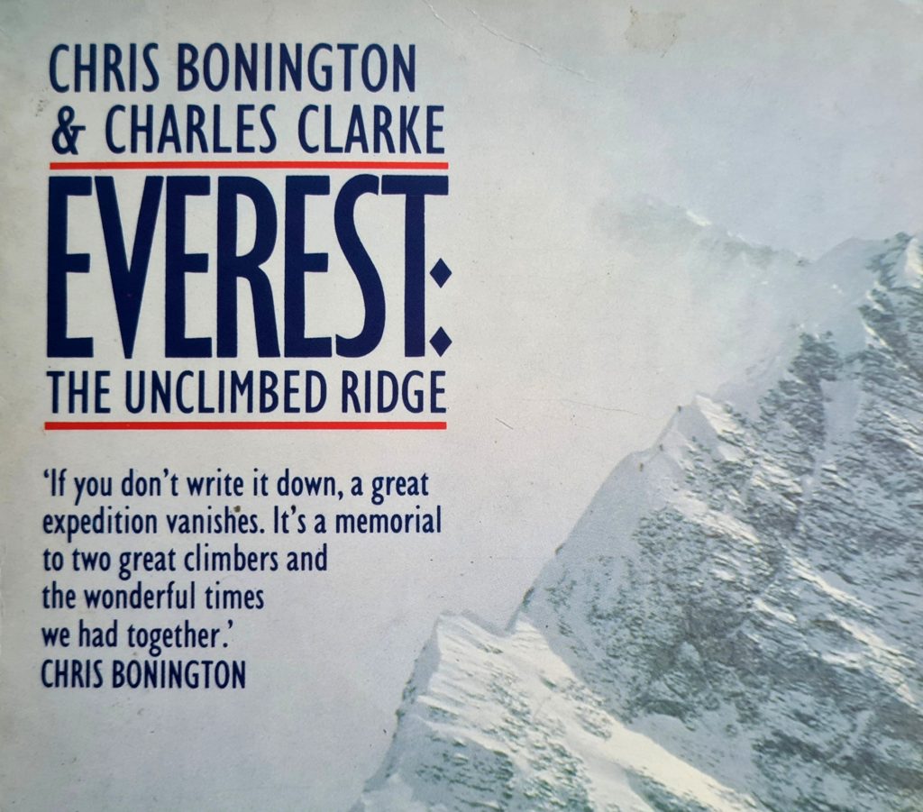 La copertina del libro di Bonington e Clarke. Sulla cresta, minuscoli, si vedono Boradman e Tasker