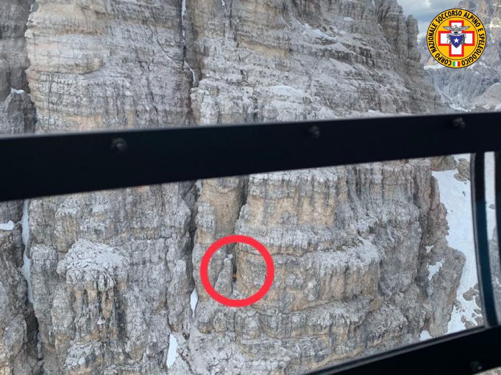 Escursionista incrodato - Foto Soccorso Alpino e Speleologico Veneto