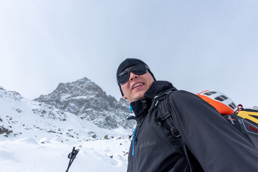 Tudor ai piedi del Monviso. Foto Marco Spataro