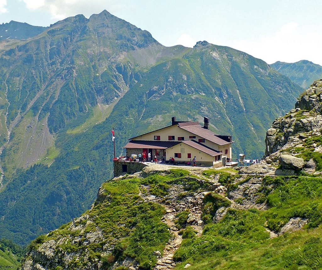 Rifugio Merelli al Coca - Foto Wikimedia Commons @MatthewGhera