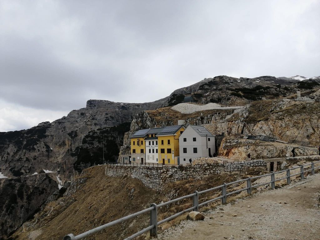 Il rifugio Papa - Foto FB Rifugio Achille Papa - Monte Pasubio