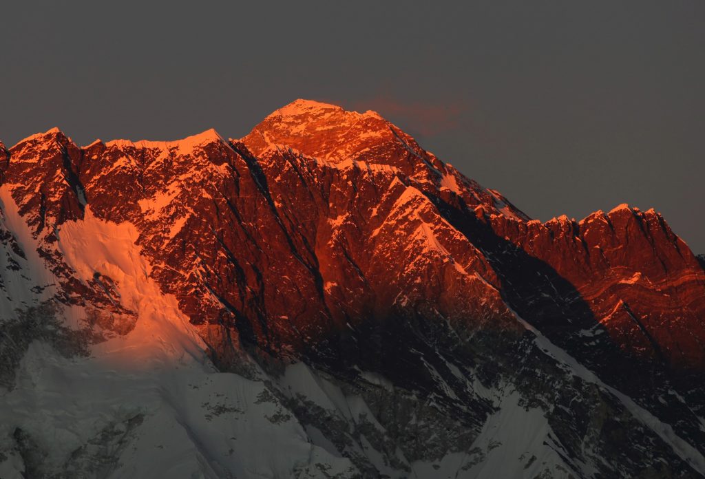 Everest - Foto ANSA (Credit Image: ©  Sunil Sharma/ZUMA Wire)