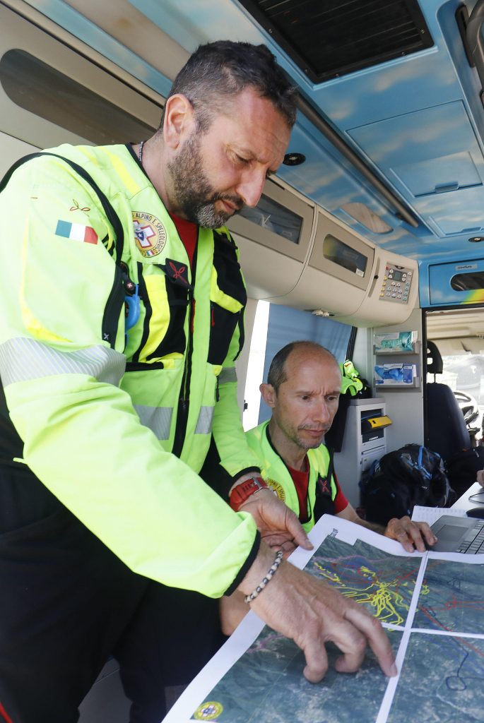 Gli uomini del Corpo Nazionale del Soccorso Alpino e Speleologico dell