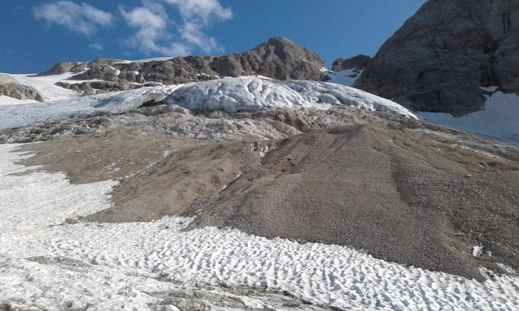 Nella foto il ghiacciaio della Marmolada.  ANSA/RENATO COLUCCI