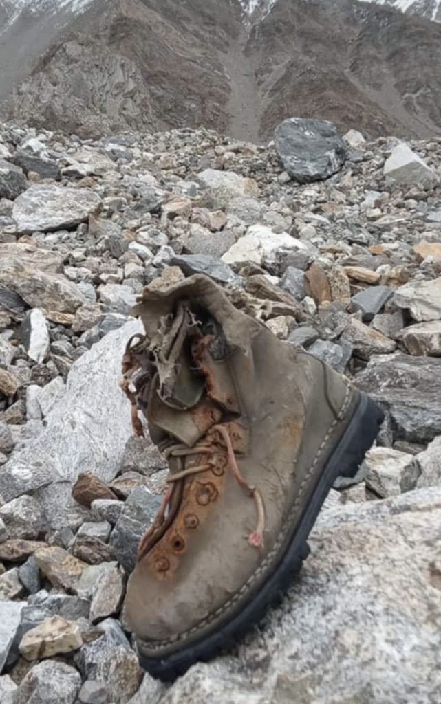 Lo scarpone di Günther ritrovato pochi giorni fa, 52 anni dopo la morte del fratello di Messner. Foto @ Reinhold Messner