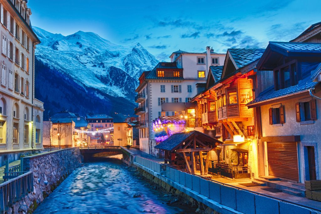 Chamonix Mont-Blanc, dietro il Monte Bianco. Foto via iStock