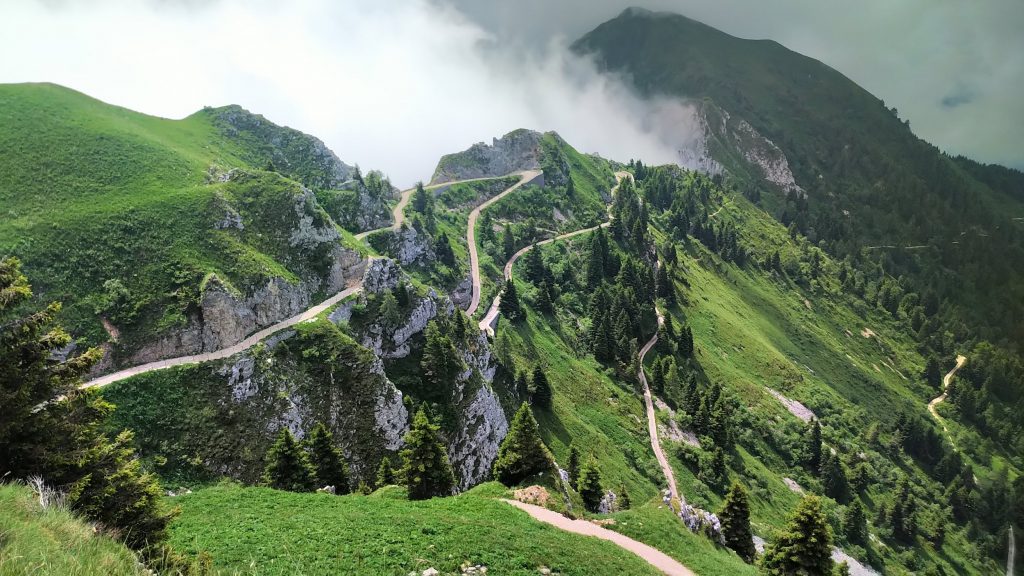 Strada per rifugio Dal Piaz - Foto Ennio De Simoi