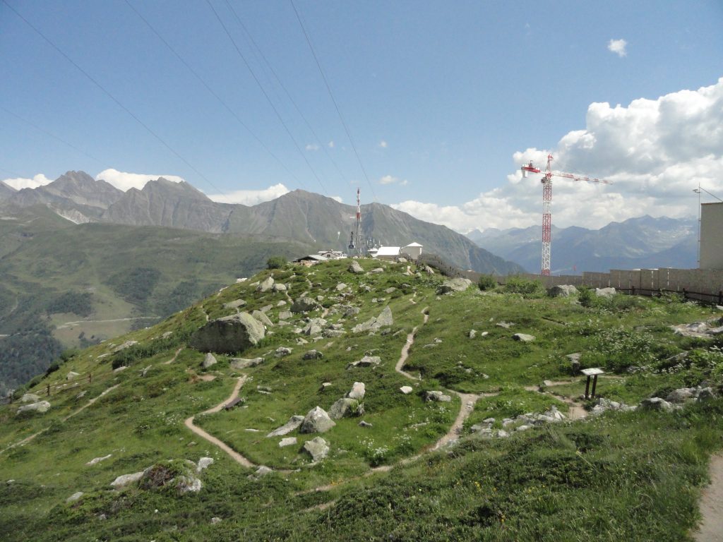 Giardino Saussurea e Rifugio Pavillon- Foto Wikimedia Commons @noumeno1724