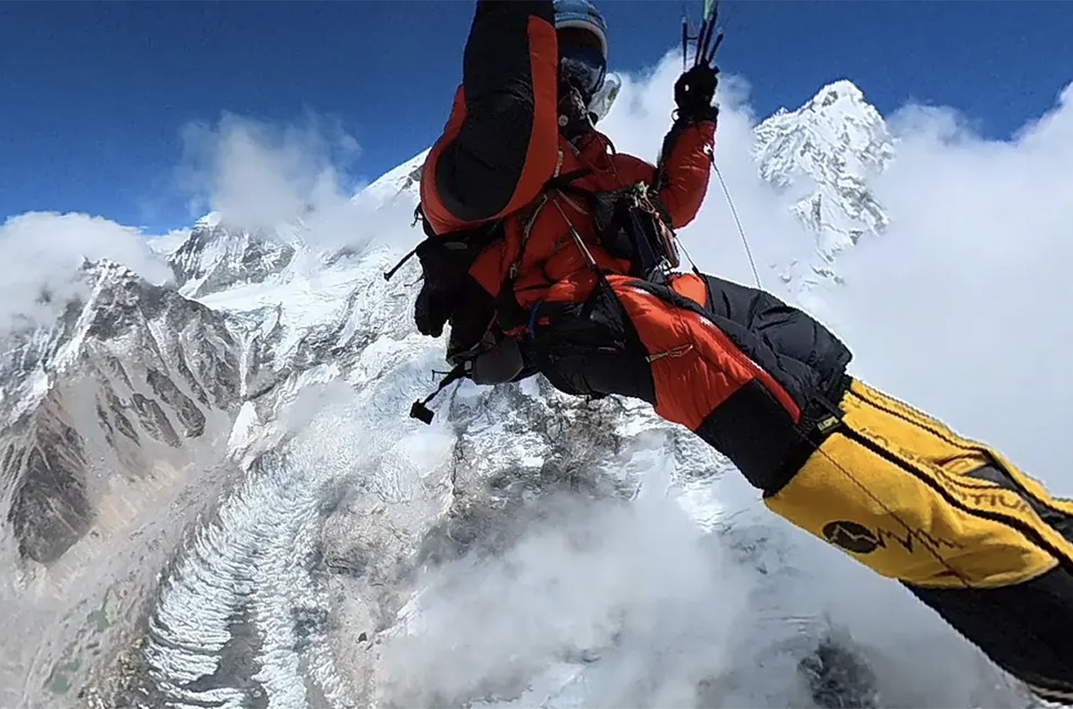 Il video del volo in parapendio dall'Everest di Pierre Carter Montagna.TV
