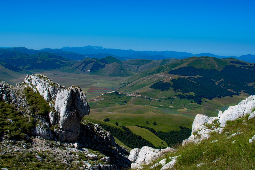 Vista di Castelluccio dai Sibillini - Foto Unsplash @Damiano Lingauri