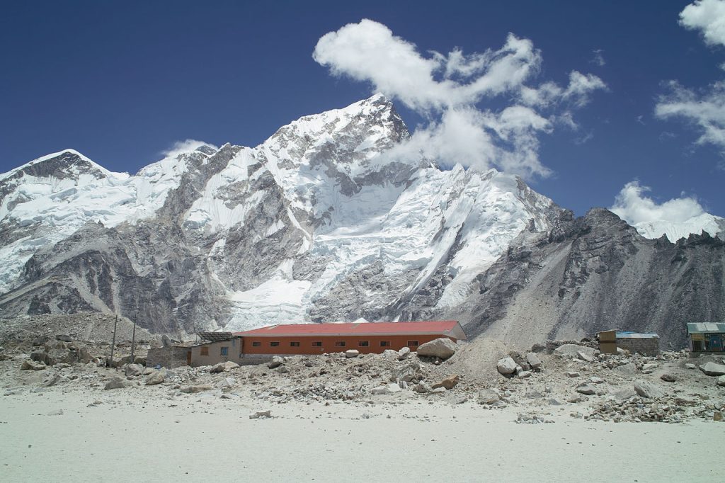 Gorak Shep e il Nuptse - Foto Wikimedia Commons @Maxim VanBest Dynasty