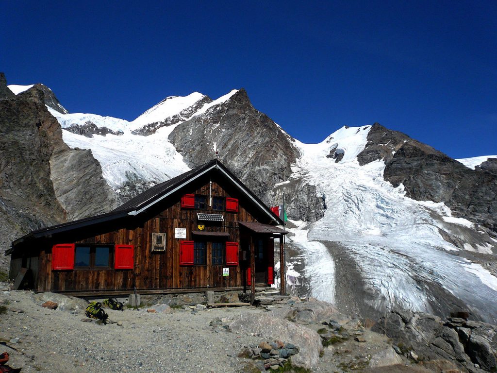 Rifugio Mezzalama - Foto Wikimedia Commons @Bertrand Semelet