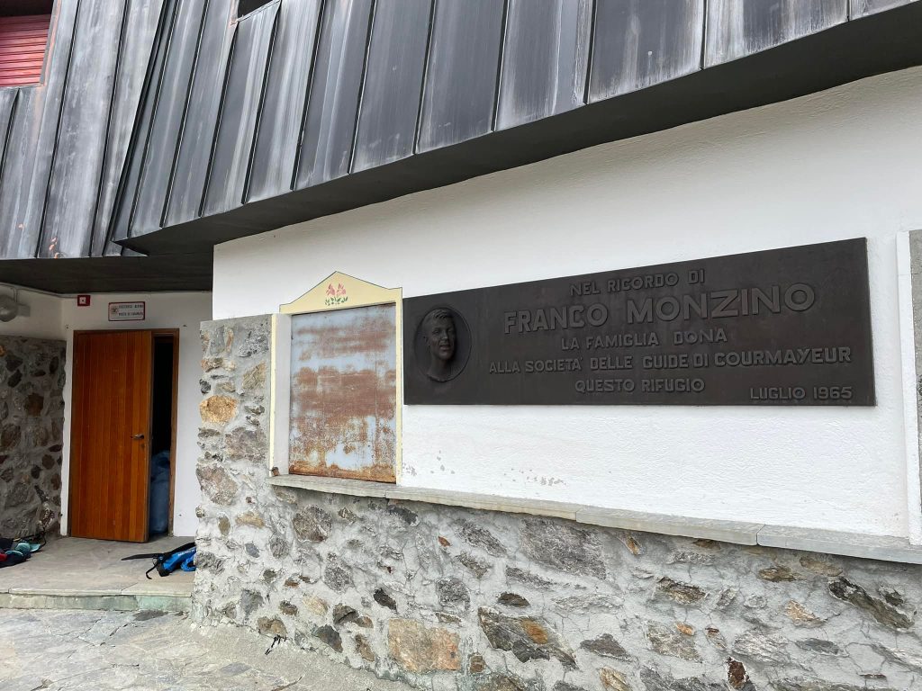 Rifugio Monzino. Foto FB Monzino 