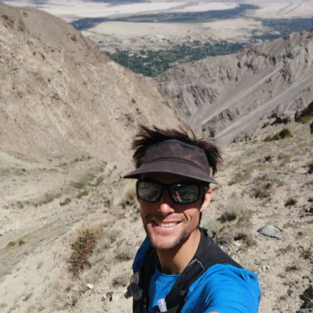 Benjamin Védrines in allenamento attorno a Skardu