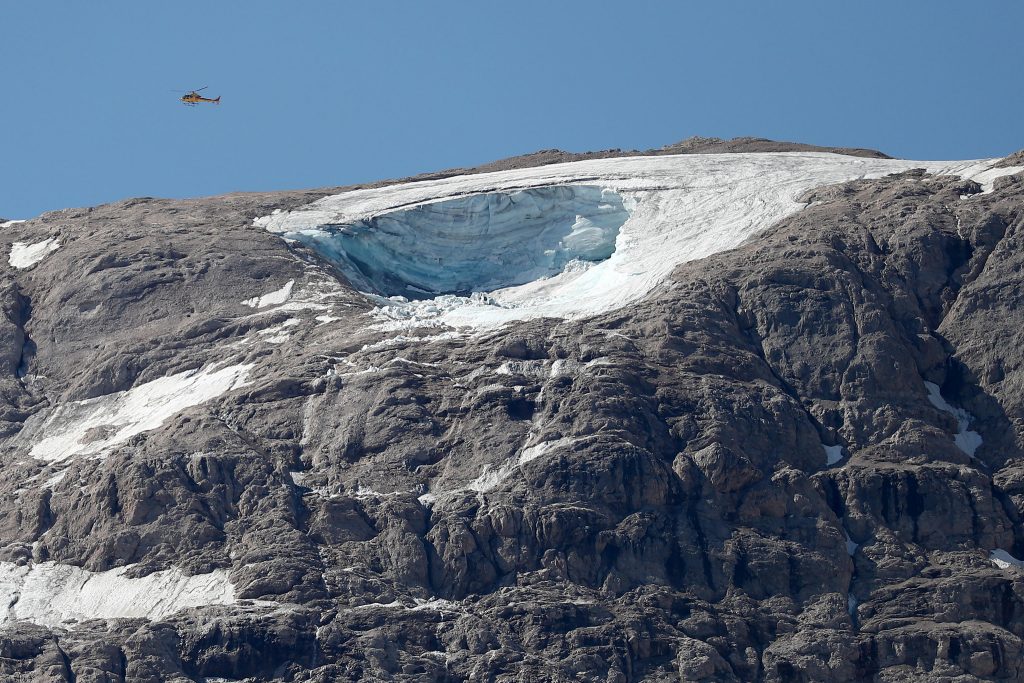 Soccorsi in Marmolada. Zona del distacco del 3 luglio 2022. Foto CNSAS Veneto ANSA