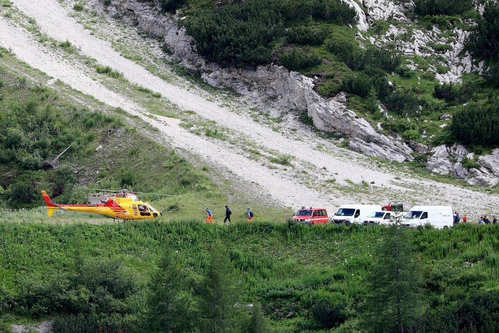 Continuano le ricerche delle persone coinvolte nella valanga sul ghiacciaio della Marmolada a Canazei, 05 luglio 2022. ANSA/ANDREA SOLERO