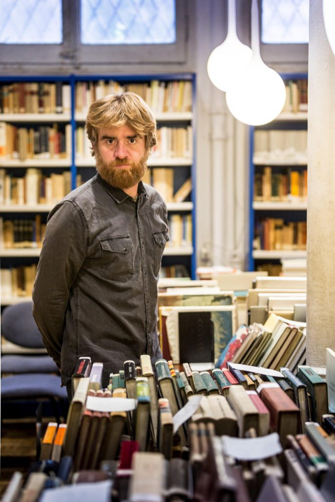 Paolo Cognetti - Foto ANSA/EPA/Enric Fontcuberta